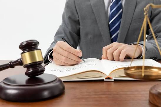 Рішення для адвокатів в Україні: Як юрист може допомогти громадянам України Рішення для адвокатів в Україні: Як юрист може допомогти громадянам України